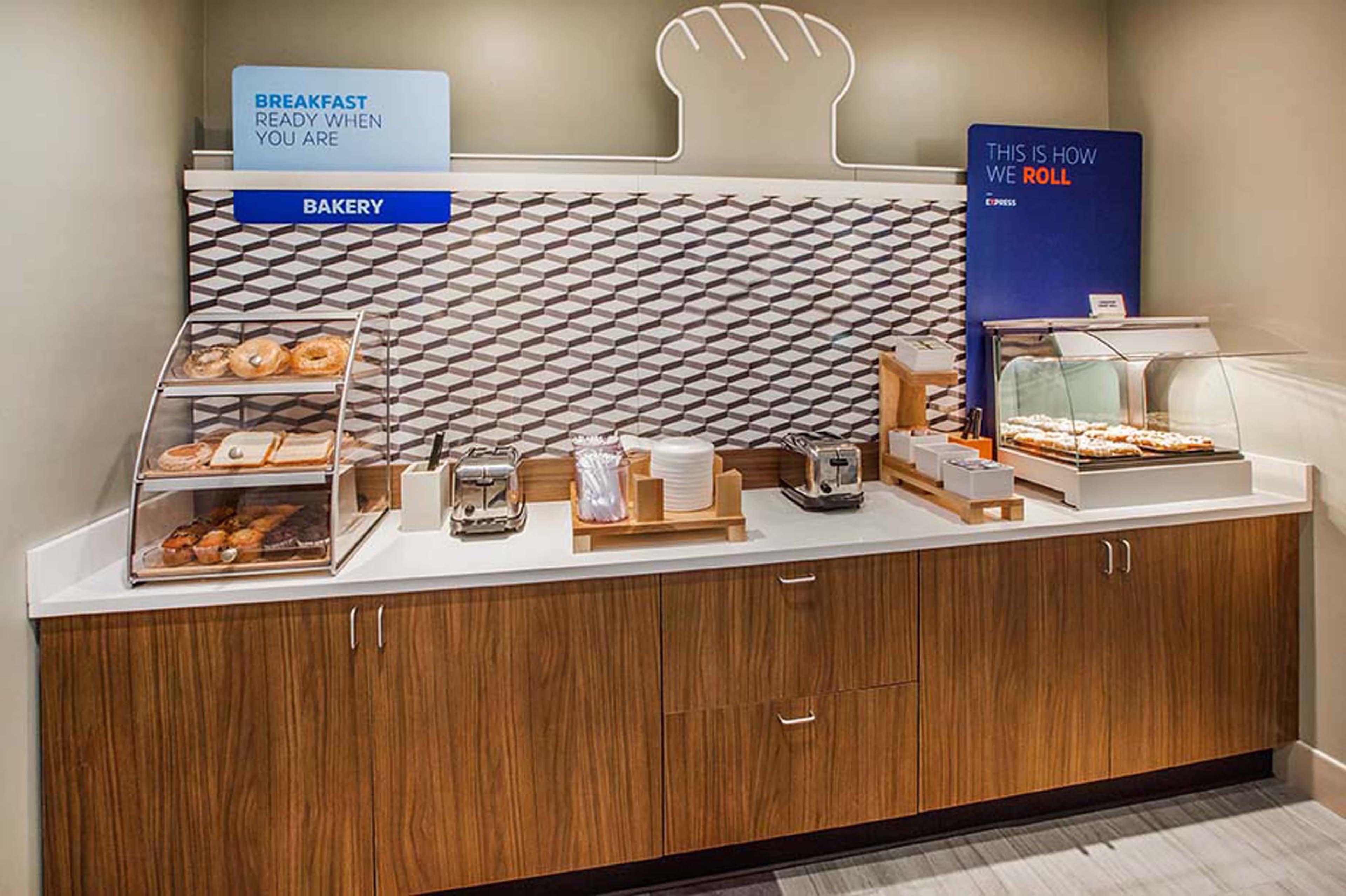 Holiday Inn Express Hotel & Suites Cadillac By Ihg Eksteriør billede