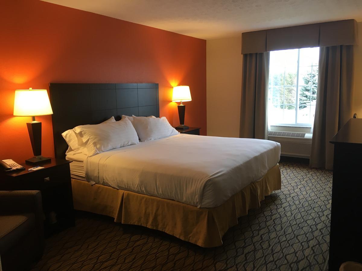 Holiday Inn Express Hotel & Suites Cadillac By Ihg Eksteriør billede