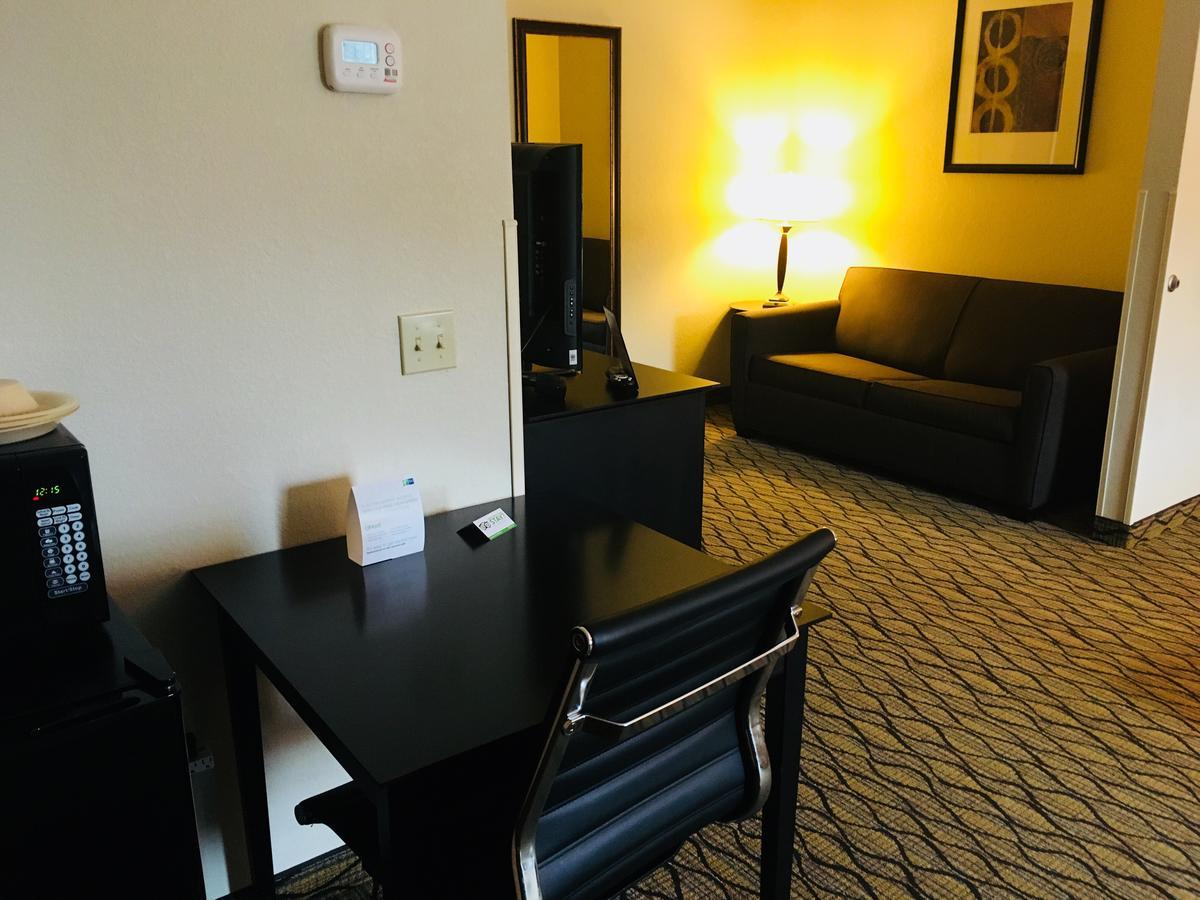 Holiday Inn Express Hotel & Suites Cadillac By Ihg Eksteriør billede