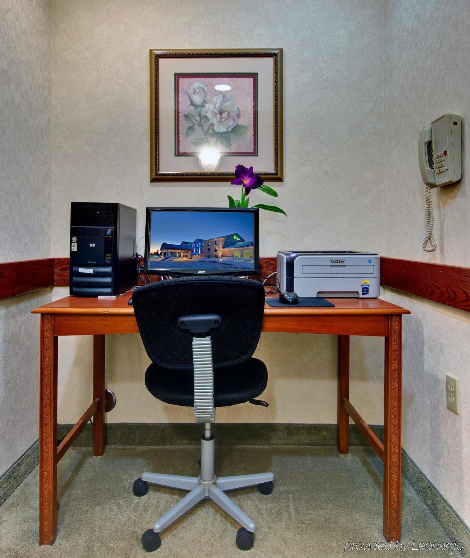 Holiday Inn Express Hotel & Suites Cadillac By Ihg Eksteriør billede