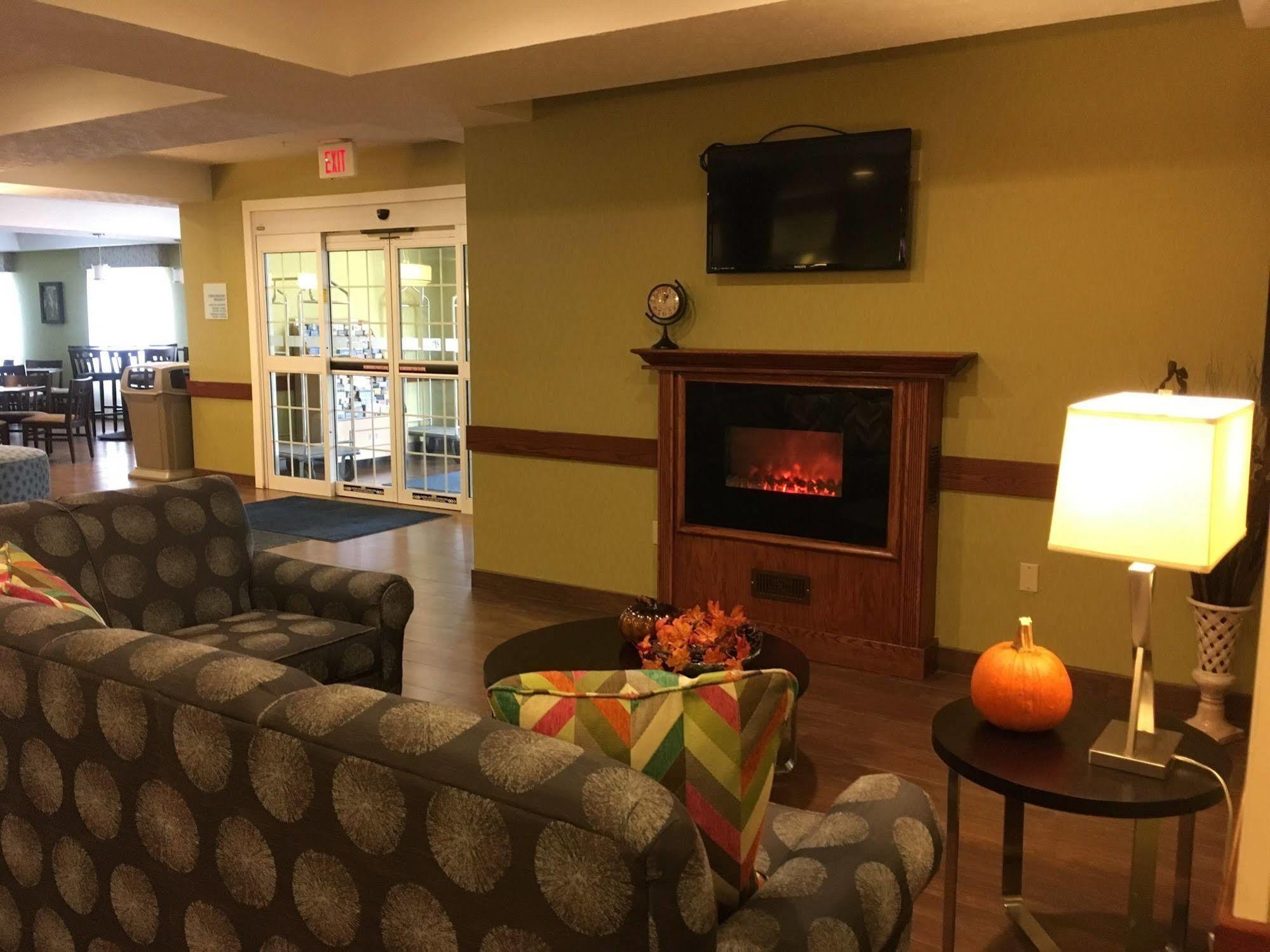 Holiday Inn Express Hotel & Suites Cadillac By Ihg Eksteriør billede